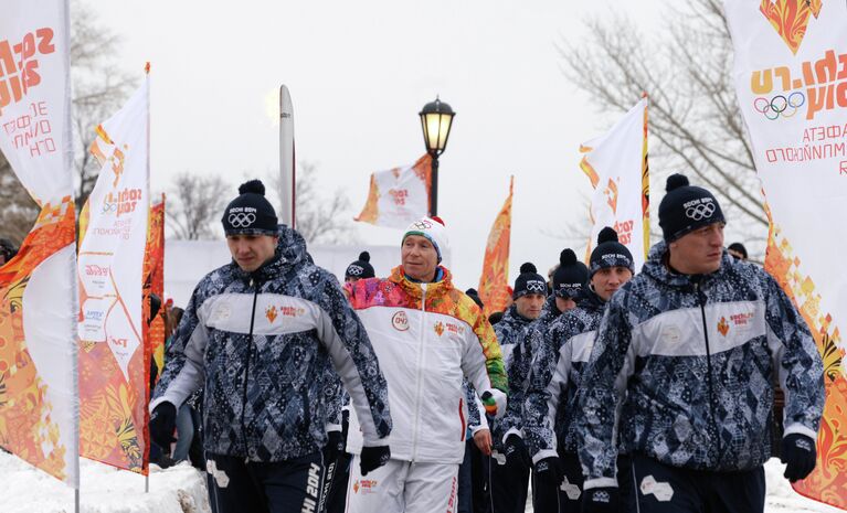 Олимпийский призер по стендовой стрельбе, чемпион Европы, победитель этапов Кубков мира Василий Мосин во время эстафеты олимпийского огня на острове Свияжске