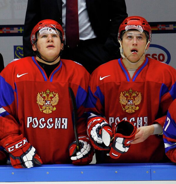 Хоккеисты сборной России Иван Барбашев (слева) и Дамир Жафяров