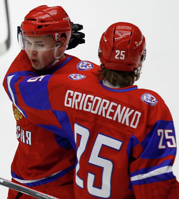 Игроки сборной России Эдуард Гиматов (слева) и Михаил Григоренко