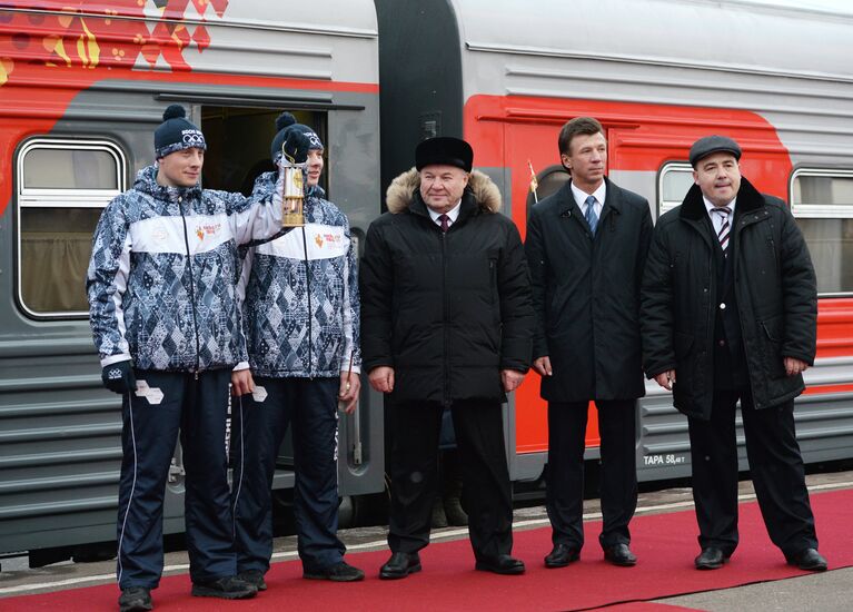 Губернатор Орловской области Александр Козлов (в центре)