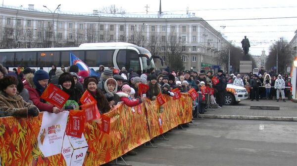 Всадники, спортсмены и оркестр встречали огонь ОИ в Белгороде и Воронеже