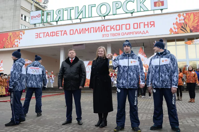 Встреча олимпийского огня на железнодорожном вокзале Пятигорска Встреча олимпийского огня на железнодорожном вокзале Пятигорска
