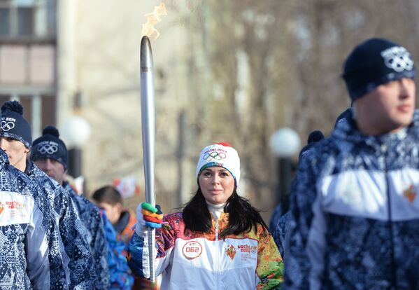 Актриса Анастасия Заворотнюк во время эстафеты олимпийского огня в Астрахани