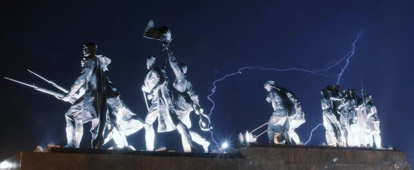 Монумент героическим защитникам Ленинграда на площади Победы.