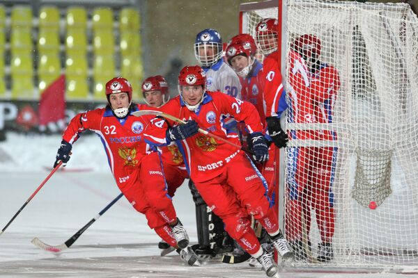 Россия обыграла Швецию в финале ЧМ по хоккею с мячом