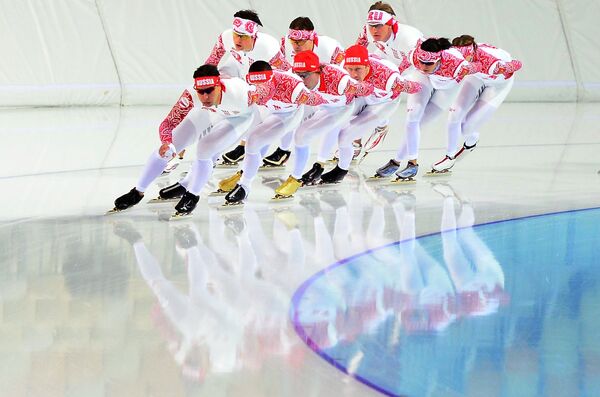 Российские конькобежцы на тренировке перед началом XXII зимних Олимпийских игр в Сочи