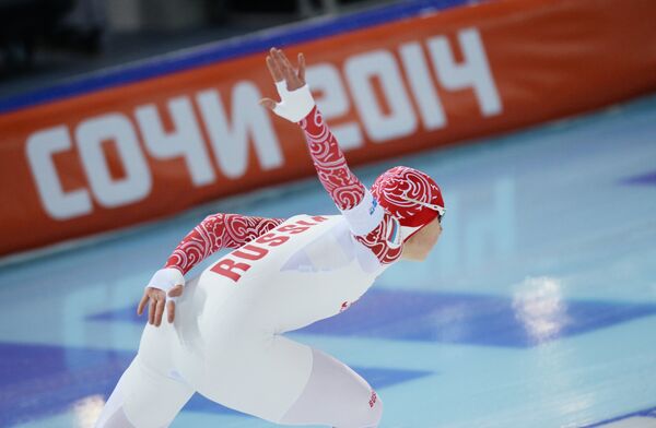 Ольга Фаткулина (Россия) во время пробных соревнований по конькобежному спорту