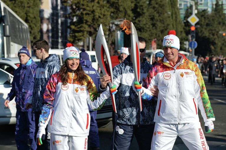 Российский фигурист, Олимпийский чемпион 2006 года в танцах на льду Роман Костомаров и российская многоборка, участница и призерка двух летних Олимпийских игр Татьяна Чернова