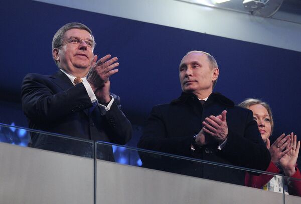 Владимир Путин и Томас Бах (справа налево)