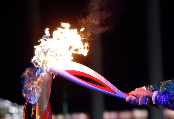 Зажжение чаши олимпийского огня на стадионе Фишт
