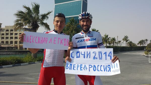 Российские гонщики велокоманды Катюша Вячеслав Кузнецов и Владимир Исайчев (слева направо)