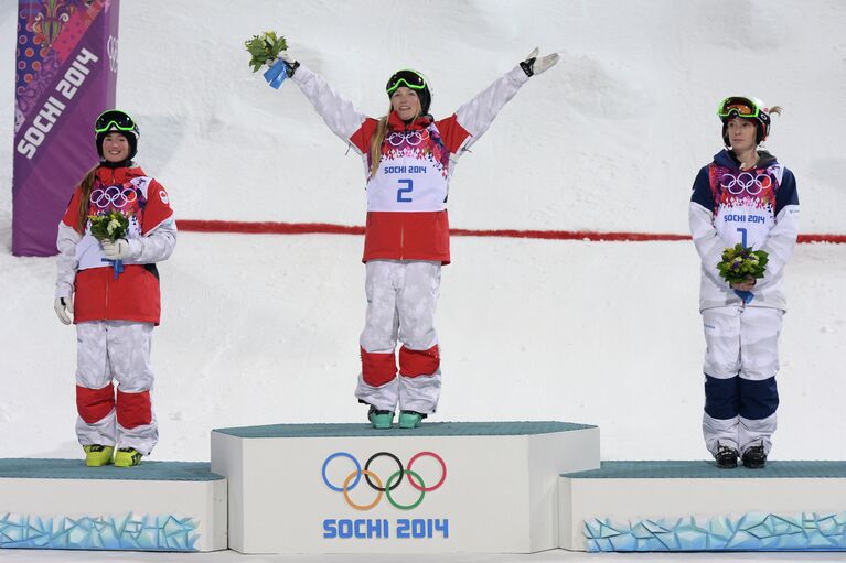 Клоэ Дюфур-Лапуант (второе место), Жюстин Дюфур-Лапуант (первое место) и американка Ханна Кирни (третье место) Клоэ Дюфур-Лапуант (второе место), Жюстин Дюфур-Лапуант (первое место) и американка Ханна Кирни (третье место)