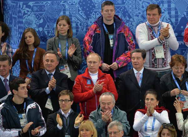 Президент России Владимир Путин во время посещения соревнований по фигурному катанию на XXII зимних Олимпийских играх в Сочи