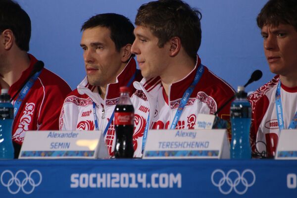 Хоккеисты сборной России Павел Дацюк, Алексей Терещенко и Александр Семин (слева направо)