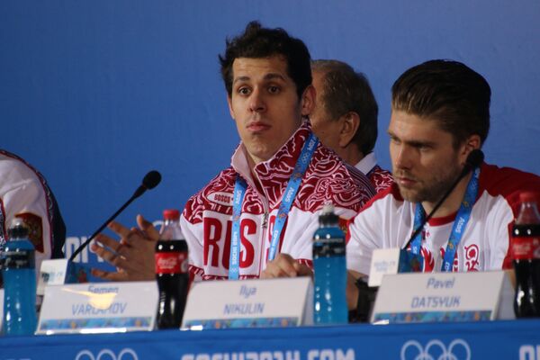 Хоккеисты сборной России Евгений Малкин и Семен Варламов (слева направо)