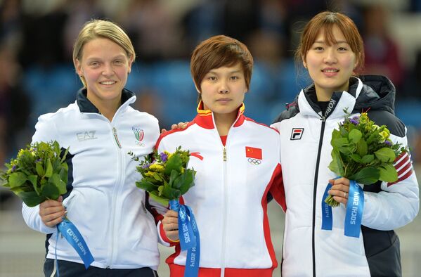 Арианна Фонтана (Италия) - серебряная медаль, Ли Цзяньжу (Китай) - золотая медаль, Пак Сын Хи (Южная Корея) - бронзовая медаль.
