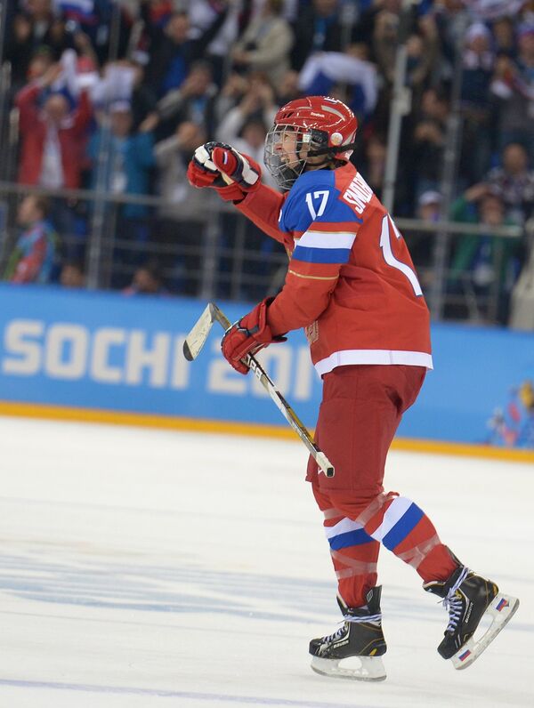 Екатерина Смоленцева (Россия) радуется забитому голу в матче группового этапа между сборными командами Швеции и России