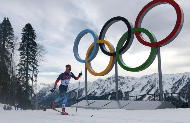Евгений Белов (Россия) на дистанции индивидуальной гонки в соревнованиях по лыжным гонкам среди мужчин на XXII зимних Олимпийских играх в Сочи.