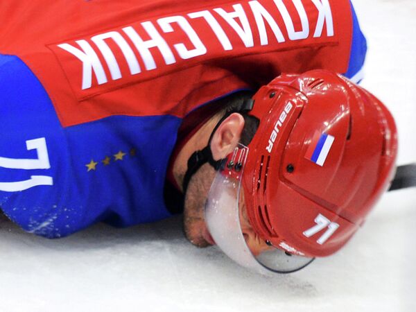 Форвард сборной России по хоккею Илья Ковальчук в эпизоде с получением повреждения