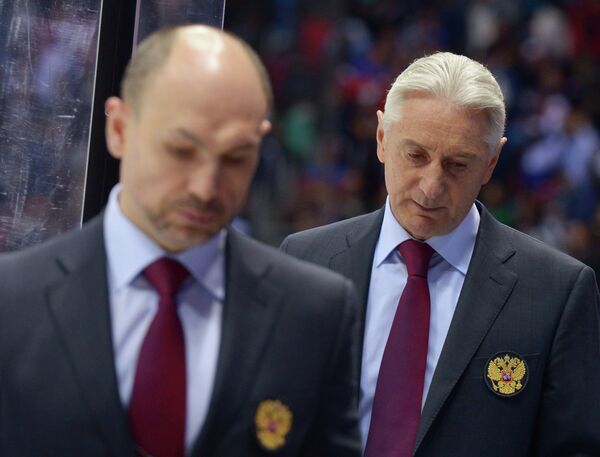 Слева направо: тренер Дмитрий Юшкевич и главный тренер Зинэтула Билялетдинов (Россия)
