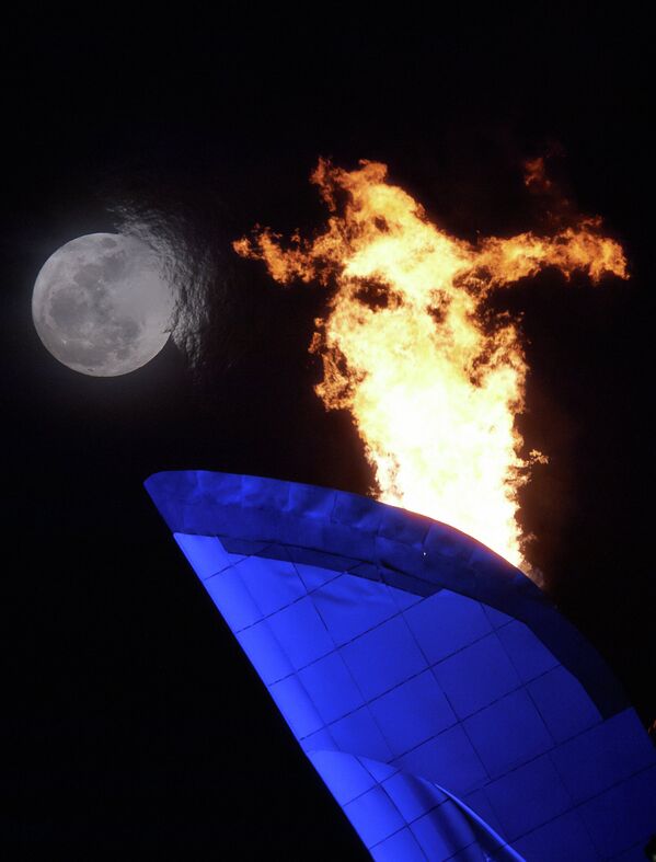 Чаша Олимпийского огня в Олимпийском парке Сочи