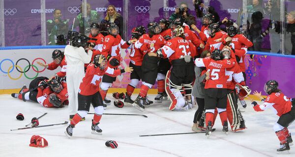 Хоккеистки сборной Канады