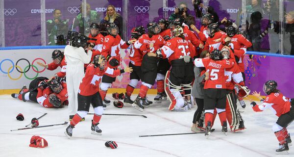 Хоккеистки сборной Канады