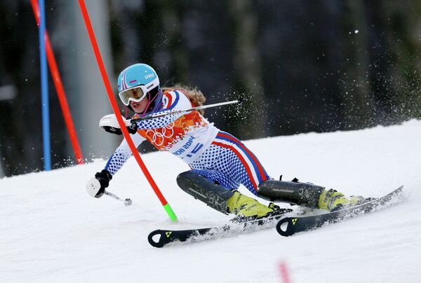Ксения Алопина (Россия) на трассе слалома в первой попытке на соревнованиях по горнолыжному спорту