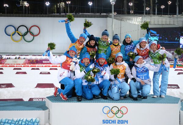 Призеры эстафеты в соревнованиях по биатлону среди женщин на XXII зимних Олимпийских играх в Сочи