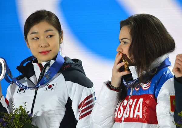 Ким Ю На и Аделина Сотникова (слева направо)