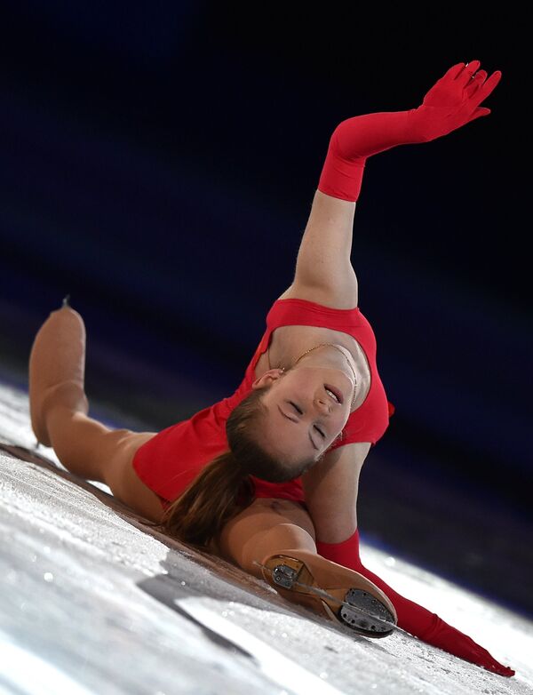 Юлия Липницкая (Россия) во время показательного выступления на XXII зимних Олимпийских играх в Сочи