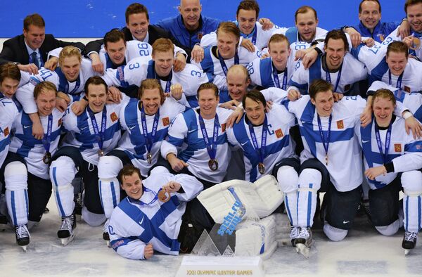 Сколько раз становилась чемпионом сборная команда финляндии. Сборная Финляндии по хоккею на Олимпиаде. Сборная Финляндии по хоккею 2014. Женская сборная Финляндии по хоккею с шайбой. Сборная Финляндии по хоккею женская сборная.