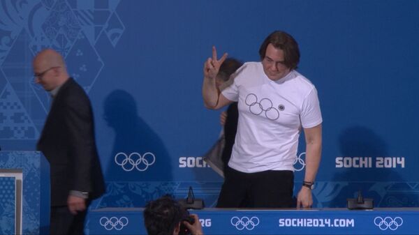 Эрнст в футболке с нераскрывшимся кольцом рассказал о церемонии закрытия Игр