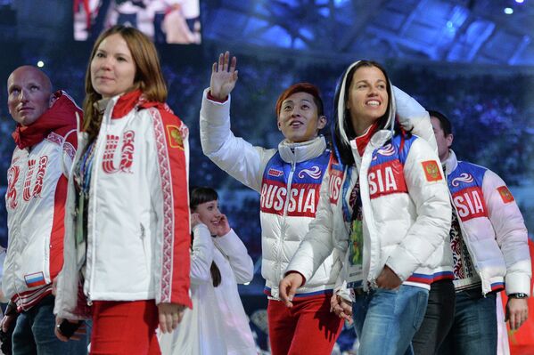 Представители России во время парада атлетов на церемонии закрытия