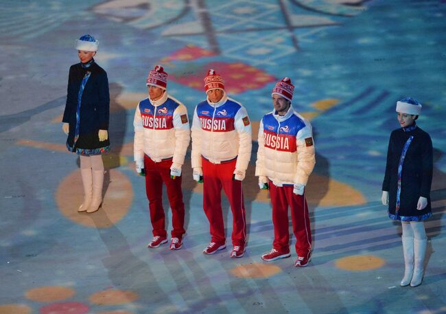Максим Вылегжанин (Россия) - серебряная медаль, Александр Легков (Россия) - золотая медаль, Илья Черноусов (Россия) - бронзовая медаль.
