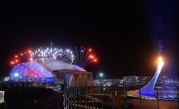 Праздничный фейерверк над стадионом Фишт