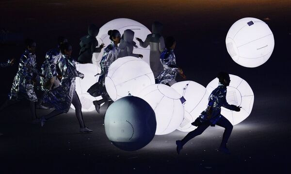 Презентация Олимпиады 2018 в корейском Пхенчхане во время церемонии закрытия