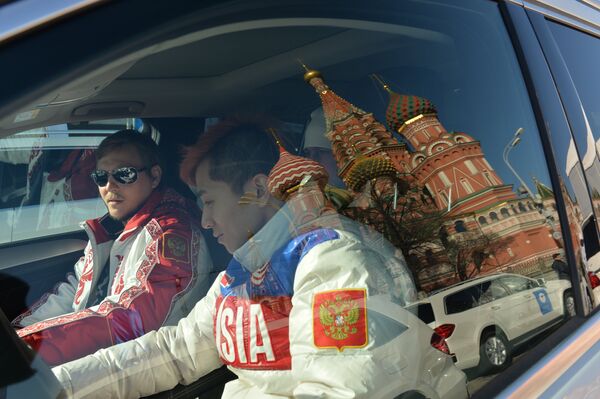 Российский конькобежец Виктор Ан во время церемонии вручения автомобилей призерам Олимпиады в Сочи