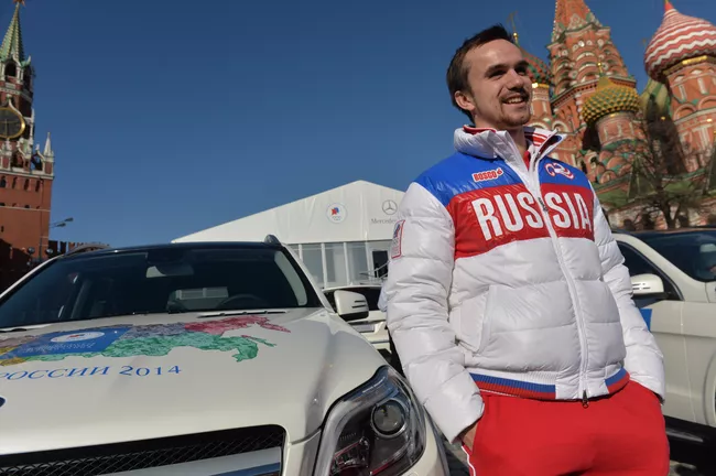 Российский фигурист Федор Климов во время церемонии вручения автомобилей призерам Олимпийских игр в Сочи