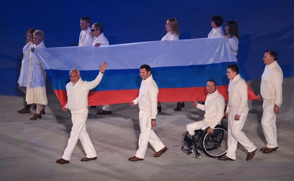 Вынос флага России на церемонии открытия XI зимних Паралимпийских игр в Сочи
