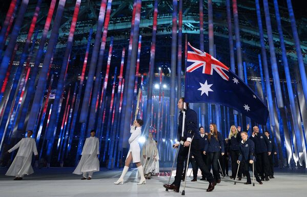 Представители Австралии во время парада атлетов и членов национальных делегаций
