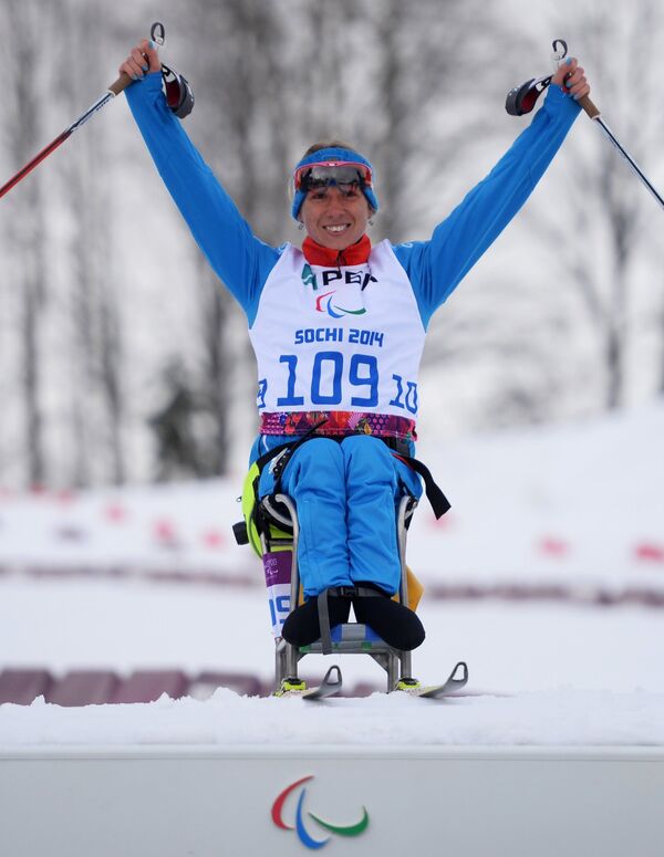 Светлана Коновалова (Россия), завоевавшая золотую медаль в гонке на длинной дистанции в классе LW 10-12 (сидя)