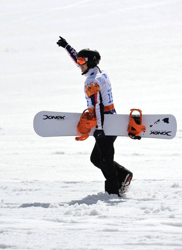 Эван Стронг (США) в квалификации сноуборд-кросса в классе LW 2-9 (стоя)