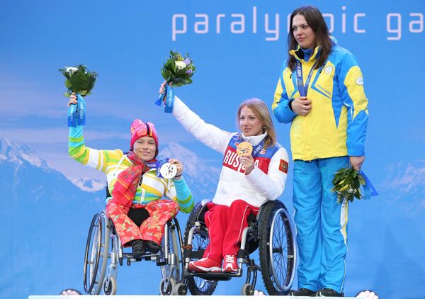 Аня Викер, Светлана Коновалова и Алена Юрковская (слева направо)