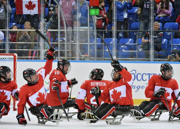Игроки сборной Канады по следж-хоккею