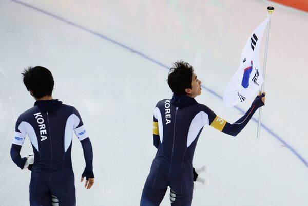 Спортсмены сборной Южной Кореи по конькобежному спорту
