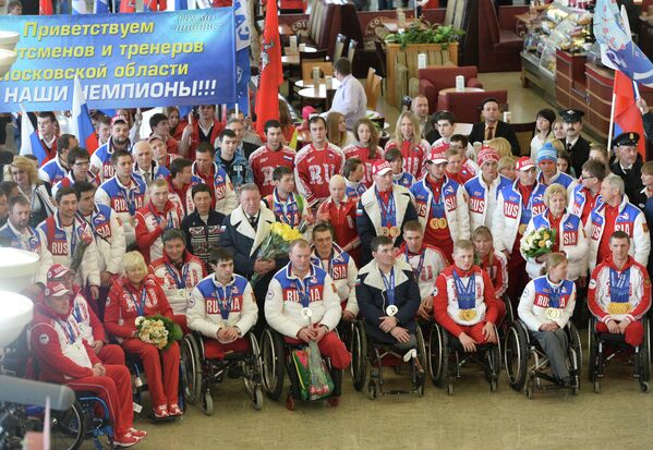 Торжественная встреча паралимпийской сборной команды России в московском аэропорту Шереметьево