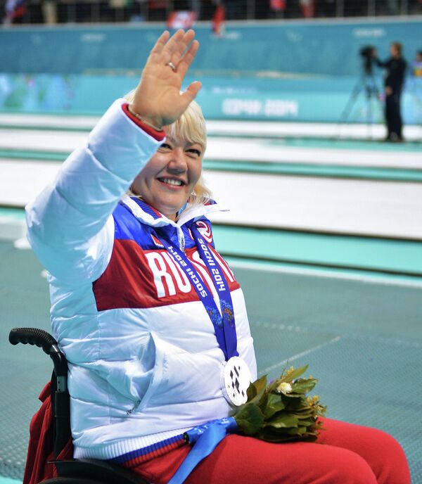 Оксана Слесаренко (Россия), завоевавшая серебряную медаль в соревнованиях по керлингу на колясках