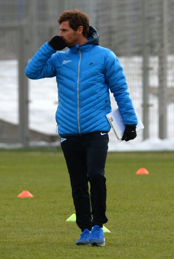 Главный тренер футбольного клуба Зенит Андре Виллаш-Боаш во время тренировки команды