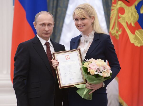 Президент России Владимир Путин и президент Федерации санного спорта России Наталия Гарт